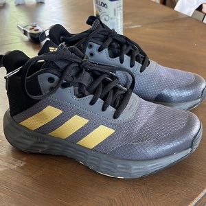 Boys size US 2. Adidas light motion tennis shoes. Like new.